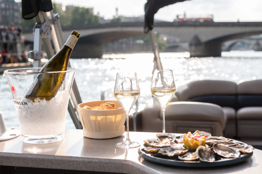 Apéro en amoureux sur les eaux d’Avignon.
